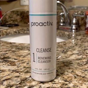 Proactiv renewing cleanser